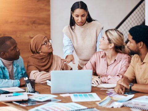 Women at a meeting | Wahl & Holland